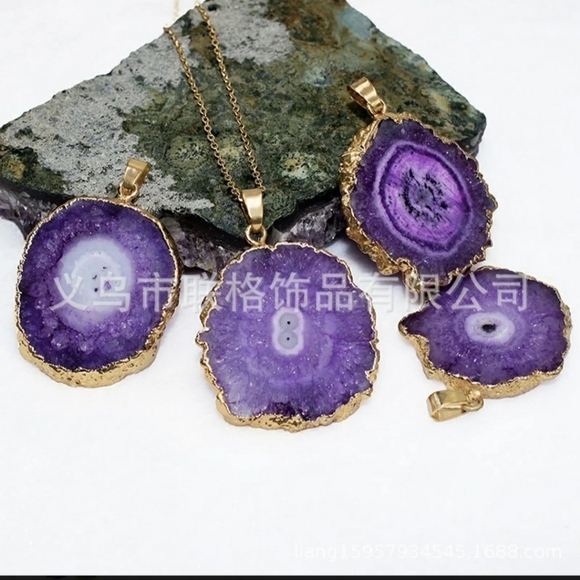 Fashion Jewelry Jewelry - SEE NEW LISTING Purple Agate Pendant In Gold Tone Setting Boho